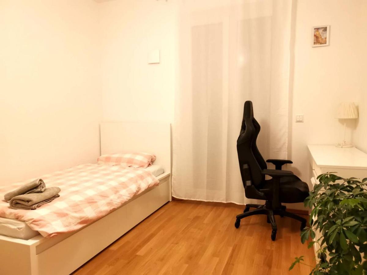 Gemuetliches Privatzimmer In Geraeumiger Gemeinschaftswohnung Dresda Esterno foto