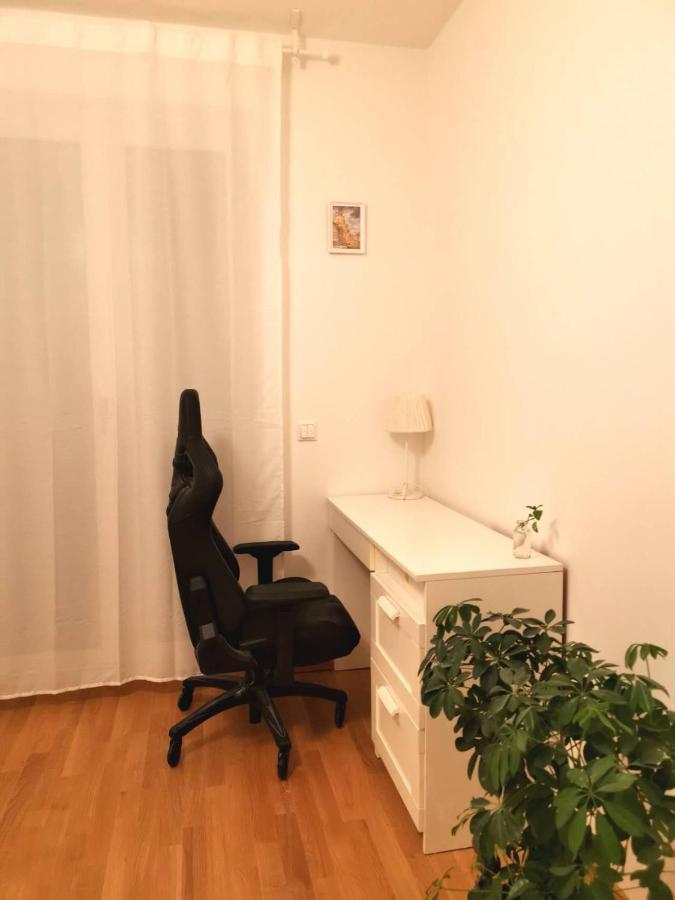 Gemuetliches Privatzimmer In Geraeumiger Gemeinschaftswohnung Dresda Esterno foto